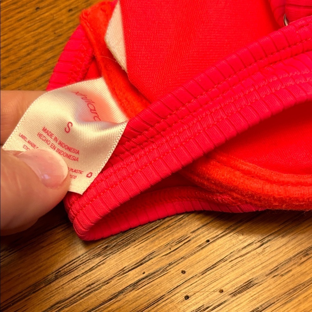 Red and Blue Ribbed Bras - Picture 4 of 4